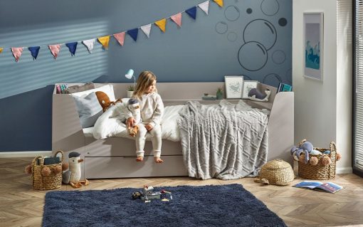 1702400335 cyc002 cyclone daybed taupe roomset 1