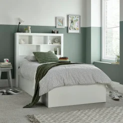 2Oscar white bed right openercompressed