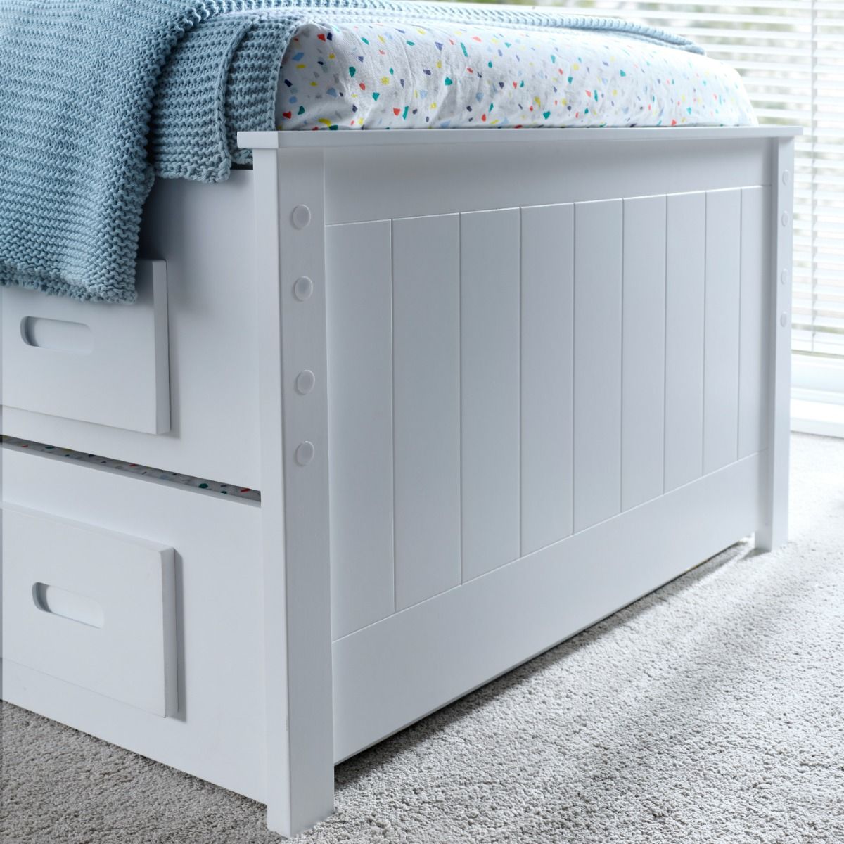 zara footboard detail
